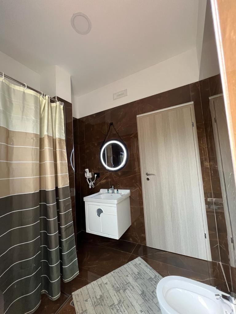 Lundra Hotel Gramsh ภายนอก รูปภาพ