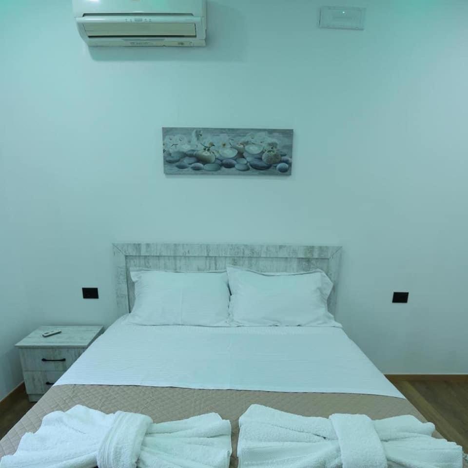 Lundra Hotel Gramsh ภายนอก รูปภาพ